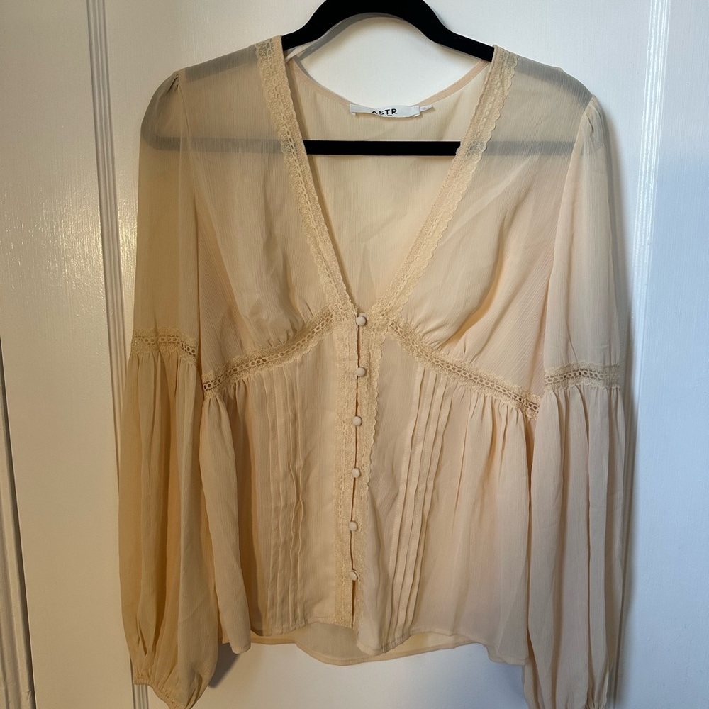 Astr Cream Pleated Long Sleeve Blouse